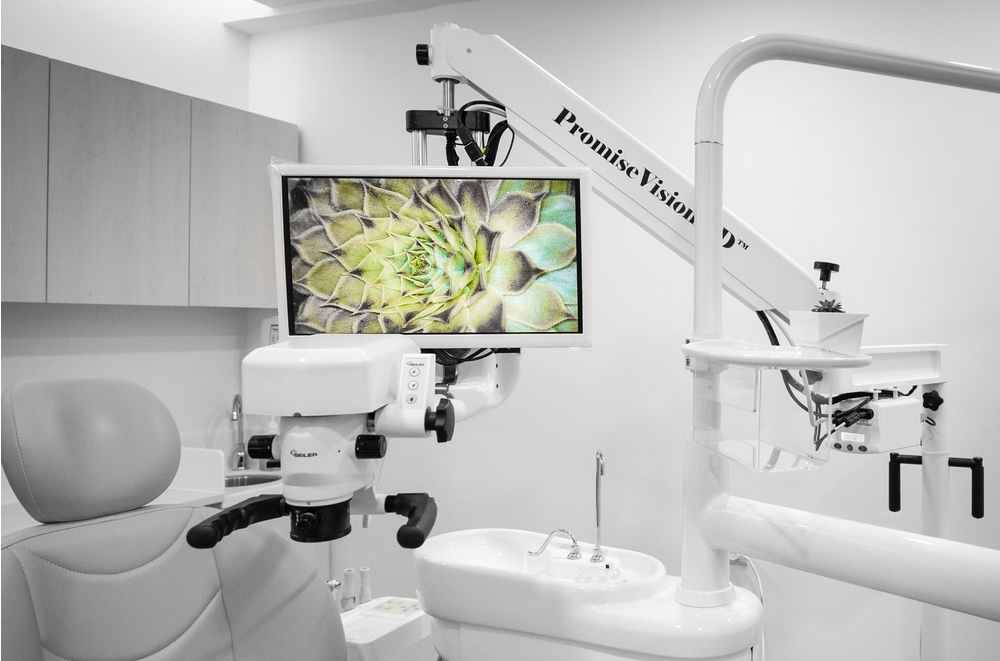 不只清晰，還要立體，
橙星引進最新科技Seiler 3D立體顯微鏡，
提升治療品質，
全方位地守護你的牙齒健康。